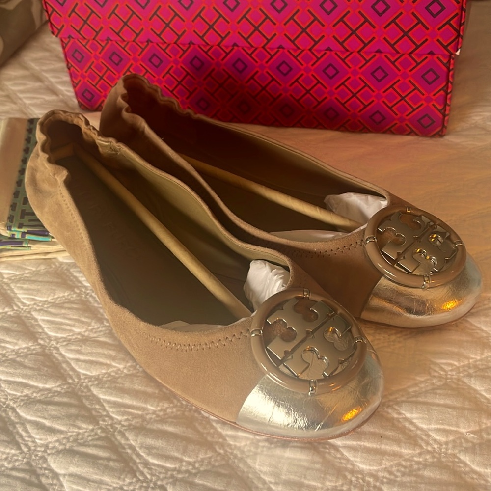 Practically brand new Tory Burch cap-toe ballet flat, 10.5, almond flour/silver